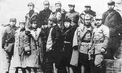 他是西路军总政委，建国后当了副局长，向旧部致歉时，说要承担责