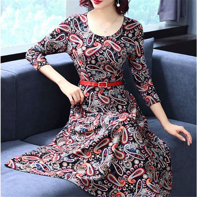 别以为秋天只能穿上下装，这样的美裙给你不一样的味道，别样的美