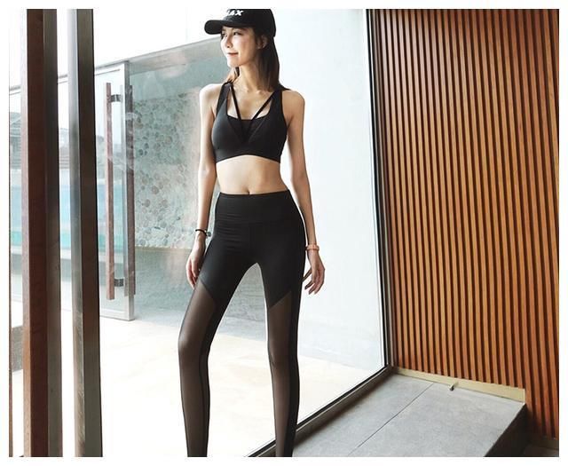 美图：时尚美女紧身裤韵味十足，但我最喜欢第五位的性感辣妈！