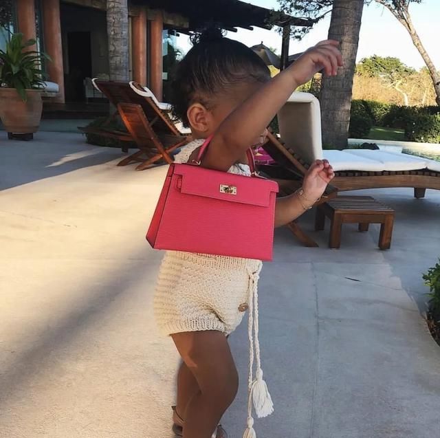  「很爽」做Travis Scott和Kylie的女儿是什么体验？Stormi:谢邀，很爽