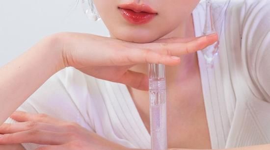  『水光唇釉』日杂和ins上爆火的果汁唇就这么好看？