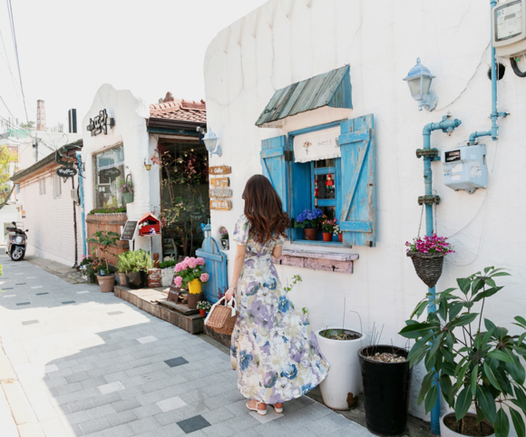 女神孙允珠，油墨水彩阿尔勒田园花亭长裙