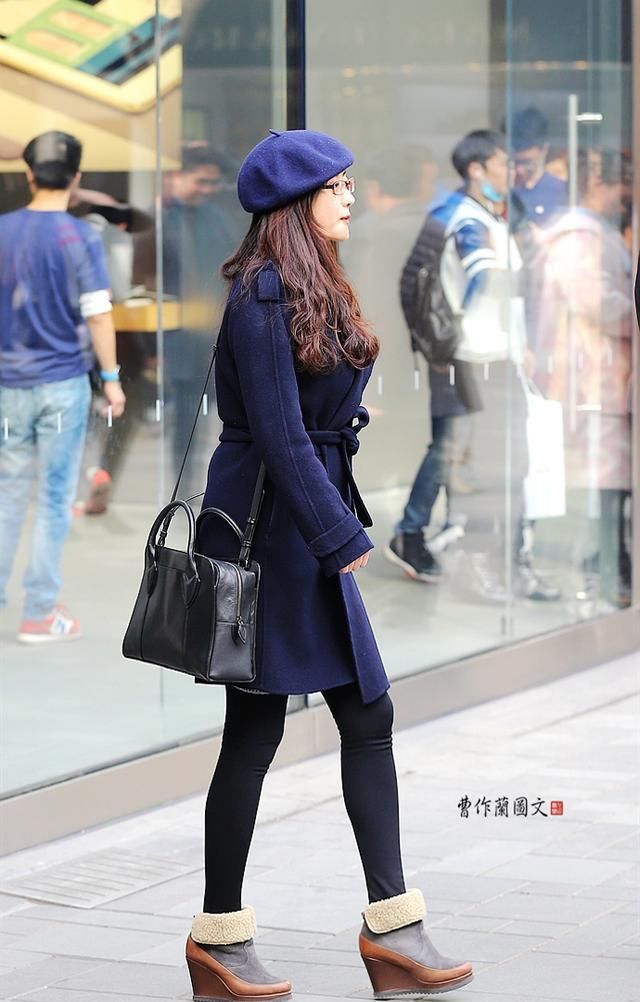 美女■初春时节,美女选择打底裤,身轻如燕,“春风十里不如你”