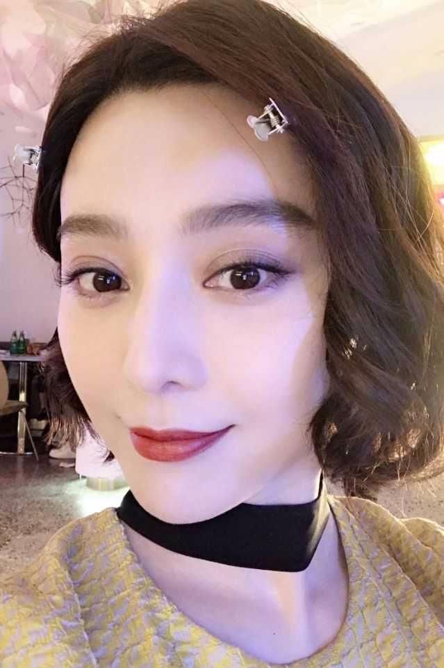 范冰冰简直是时尚“女魔头”，穿搭大胆又迷人，网友：有颜任性！