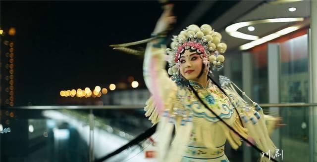 重庆彻底火了！又拿全国第一，网红城市当之无愧！