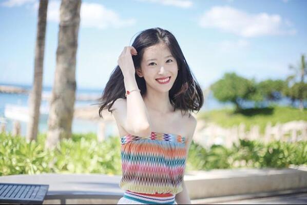 网友偶遇章泽天刘强东 奶茶妹妹素颜甜笑少女肌赢了