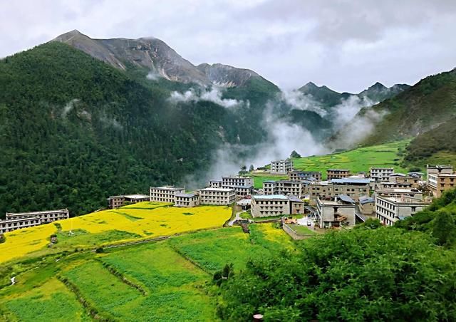 318川藏线住宿情况：高分酒店3500元/晚，为何停水断电却很正常？