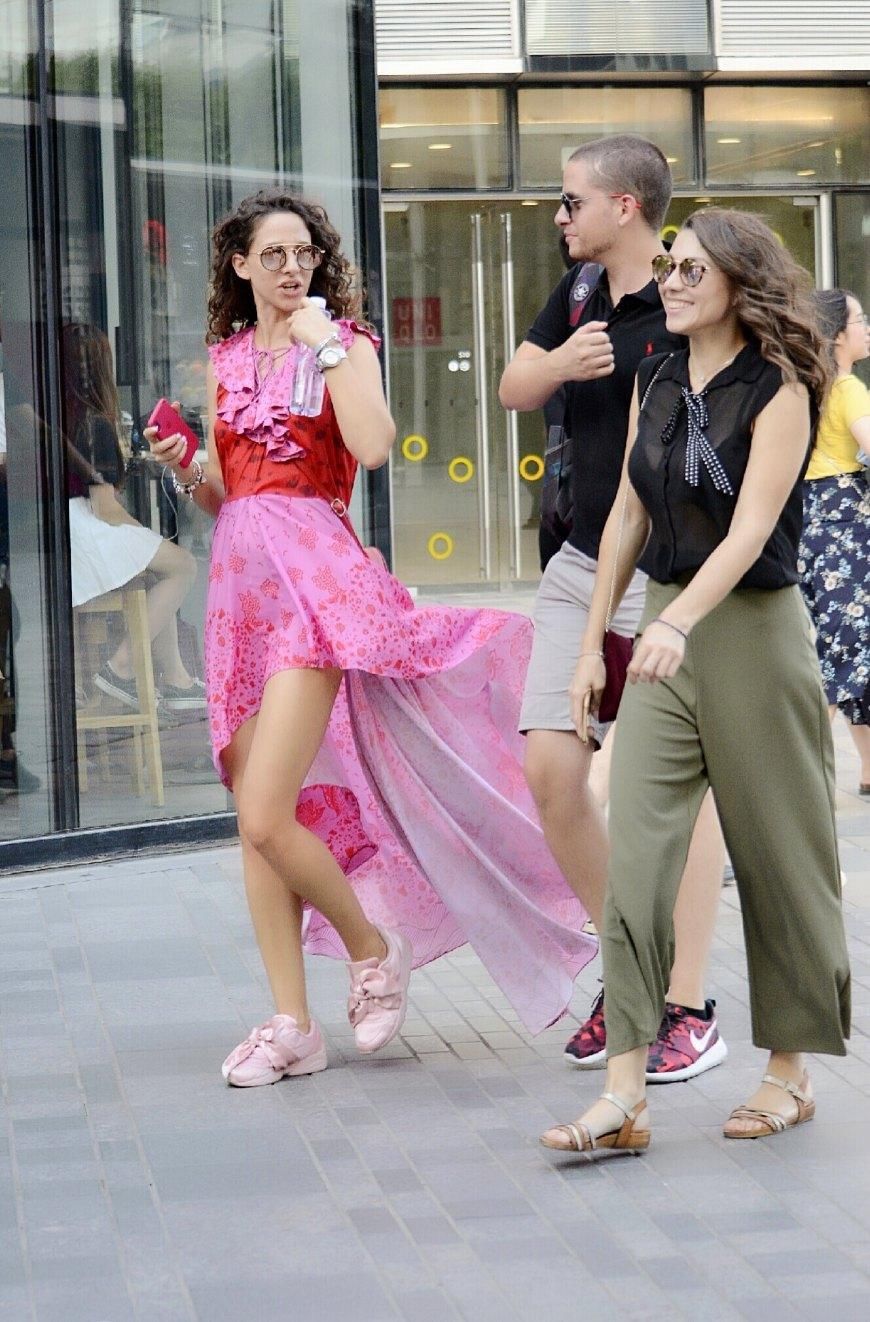 京城小东莞，北京三里屯街拍如云的美女，穿着打扮有个性有品味