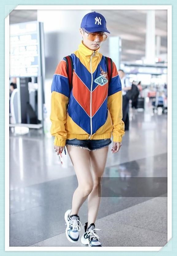 还傻傻穿T恤配短裤扮清纯？太Out！看李宇春、徐璐解锁穿搭新方法
