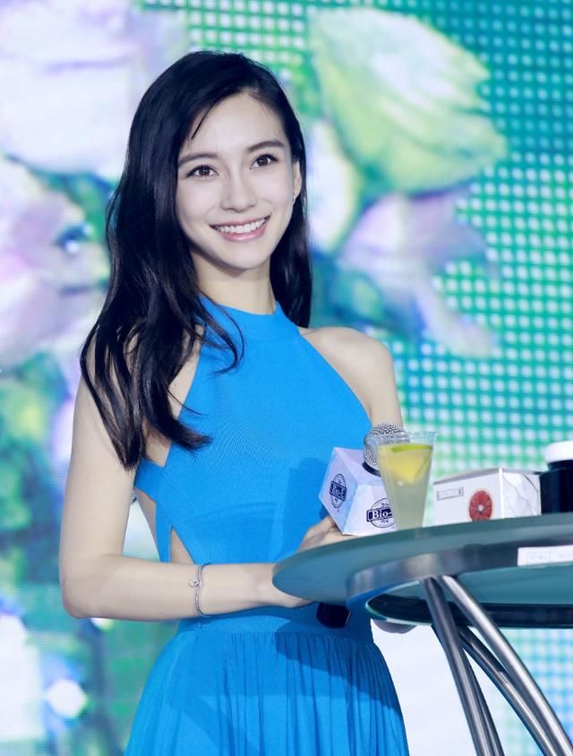 我原本以为baby的蓝色短裙是全世界，直到看到高圆圆，才知道差别