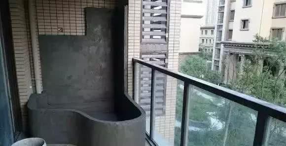  「没想到」老公嫌来没事, 在阳台砌了一个鱼池, 没想到这么漂亮!