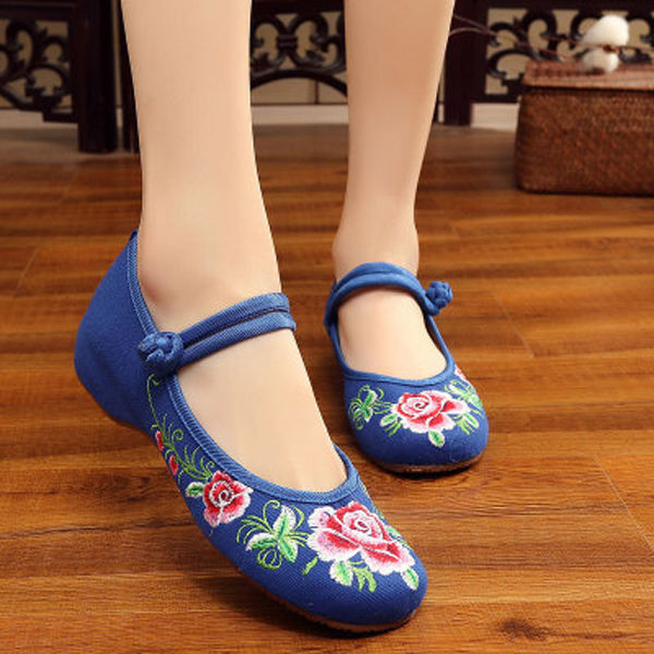 “老北京布鞋”终于出新款了，防滑又养脚，送妈妈刚刚好