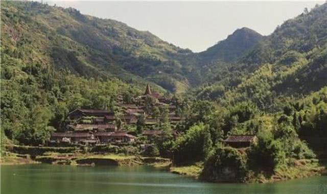 国内“最特别”村庄，房屋全部用碗搭建，距今已有300年