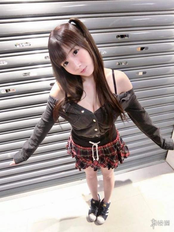 泰国网红＂棒糖妹＂最新福利美照 大胸肌要包不住了！