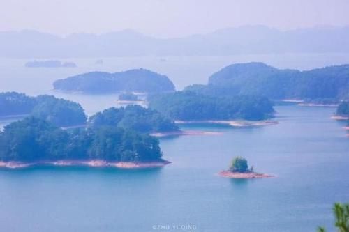 国内第一大人工湖，湖中有一千多座岛屿，曾为它淹没两座千年古城