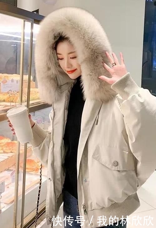 显瘦■普通羽绒服早就“凉凉”了,最近这款“螺旋服”,起码能显瘦十斤