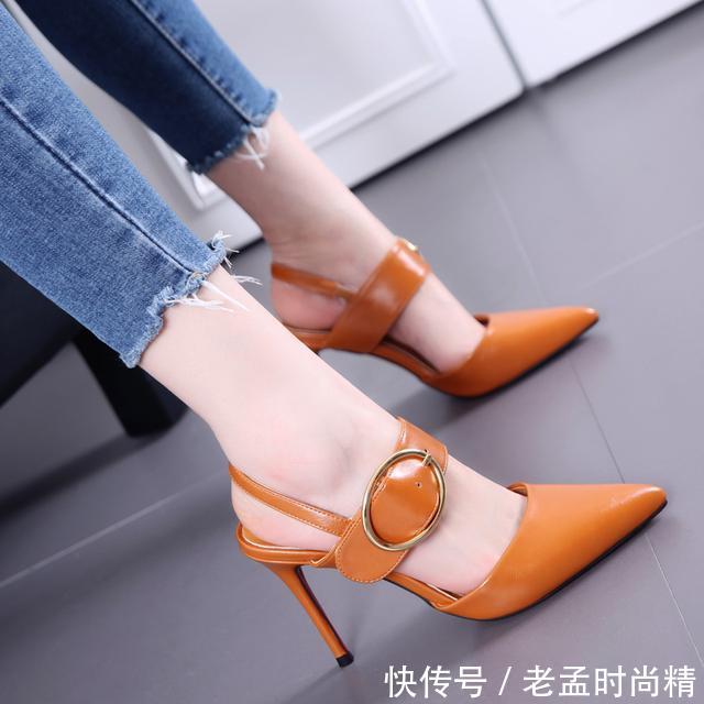 「露趾凉鞋」新款超人气高跟鞋,一鞋在手,完美百搭