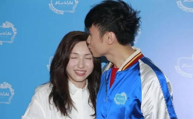  小说集：成名29年，与助手娶妻生子...小说集里的小故事如愿以偿了！