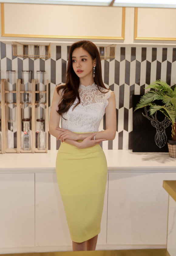 女神孙允珠,蛋黄奶昔白色梦幻刺花波浪裙