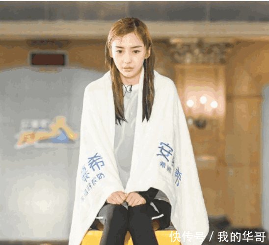 杨颖凌晨两点发博回应争议, 还爱心满满的补发520的自拍