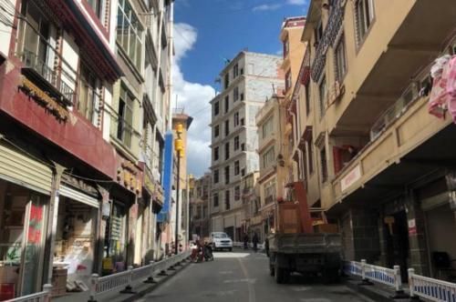 中国“很独特”的小县,建在悬崖上,全县就一条道,掉头都难