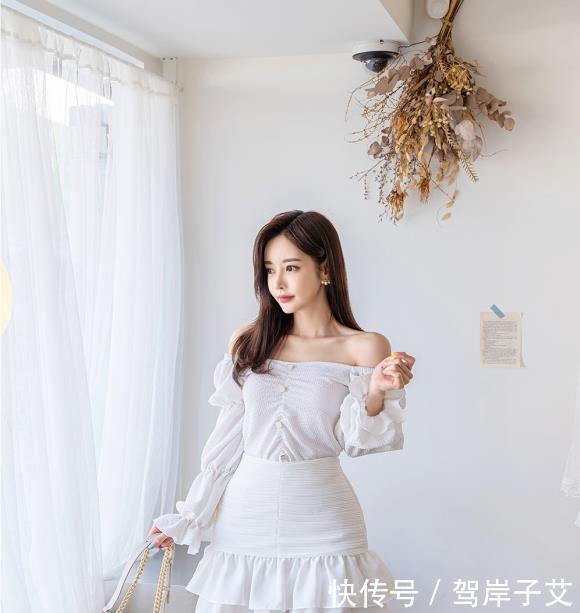  抹胸@孙允珠白色抹胸鱼尾裙，时尚优雅女人味十足