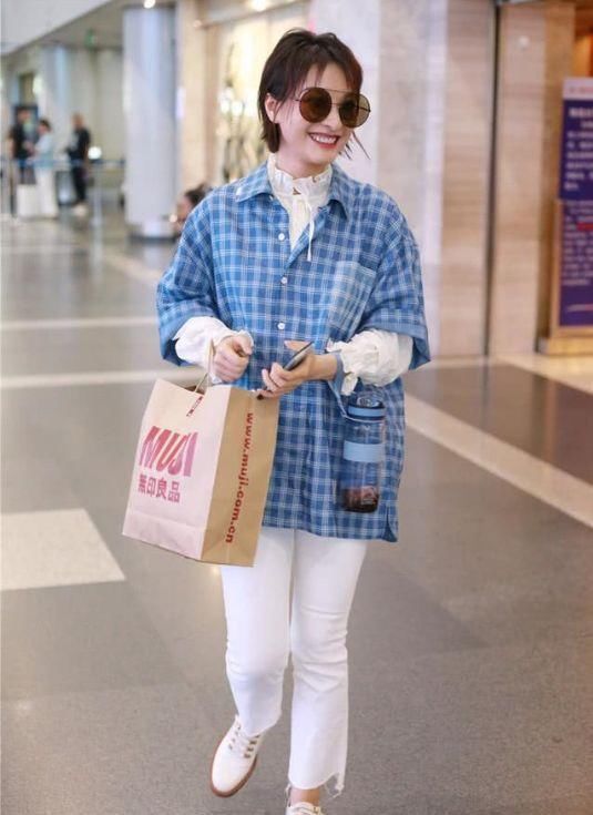 吴昕的单品都不错，但搭一起就是时尚灾难，网友:造型师可以开了