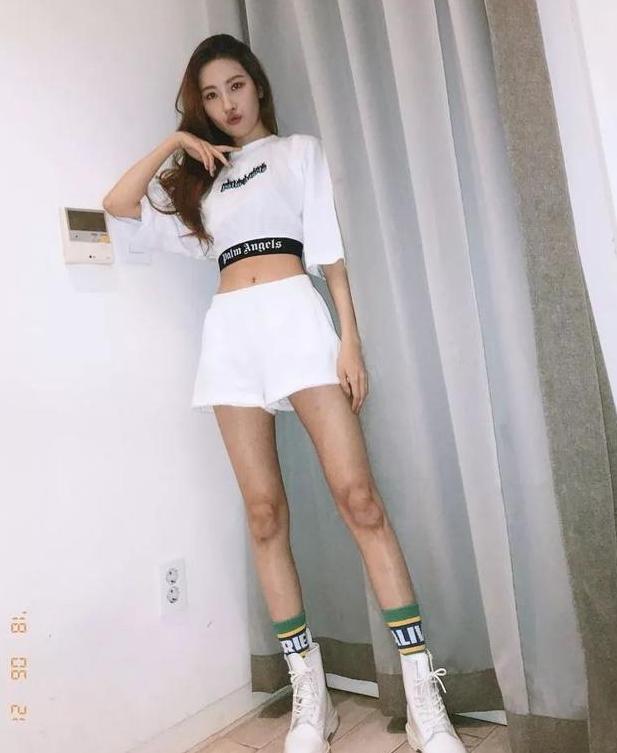 女爱豆那么多，凭什么她是“南韩第一腿精”？