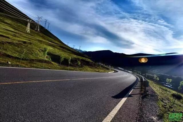 “大家好，我叫川藏线，是一个成熟的公路，这是我的自我介绍”