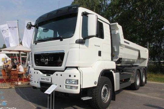 走进广东“骑师”的货运生活，开香港卡车有啥不一样？