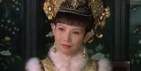 《甄嬛传》中留了刘海的各位“娘娘”，华妃皇后变软萌，只有她美