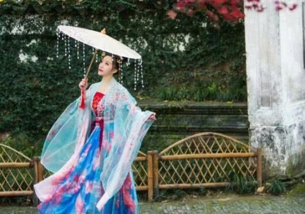  『漂亮』同样是“穿汉服”，中国人漂亮，韩国人卡哇伊，非洲人别有一番风味