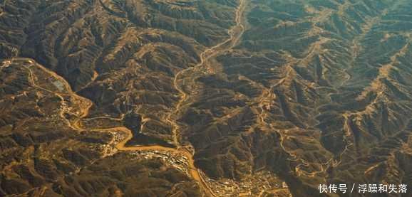 上联 “山东山西河南河北东西南北, 山河壮丽”, 下联真是经典