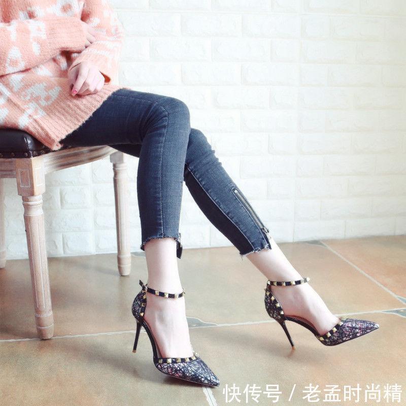 『女人』45岁的老婆,穿上这样的“美脚鞋”,女人味儿尽情展现