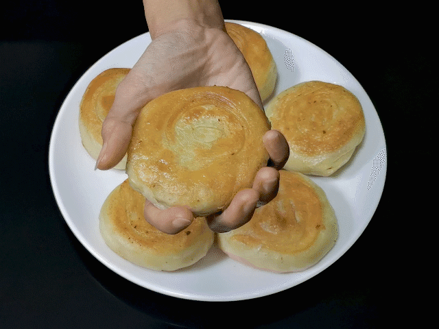 「用手揉成」肉饼这样做最好吃,调馅、和面有秘诀,一抻一拉酥脆多层,太香了