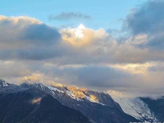 旅行首选之地，梅里雪山，如我一般，试图解读这座神山的奥妙