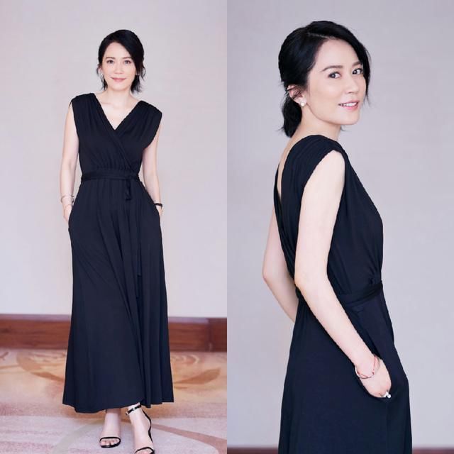 47岁俞飞鸿终于不再低调，穿深v裙真惊艳，网友：这才是真女神