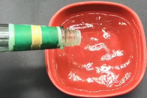  「蚊子」睡觉前，在床边放一碗“水”，不用点蚊香，房间一整晚都没有蚊子