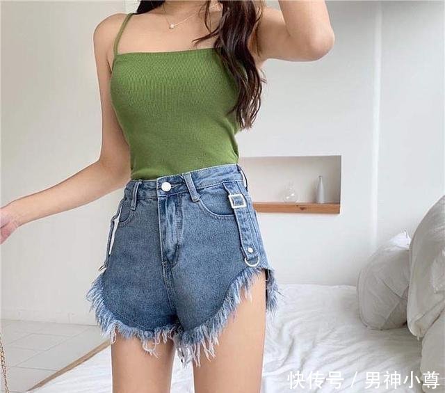  阔腿裤■早春穿搭指南你和性感之间，还差一件吊带衫
