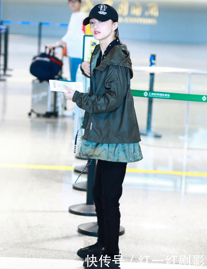 张韶涵将紧身裤穿成运动裤，从背后看认成小孩，网友：要瘦没了！