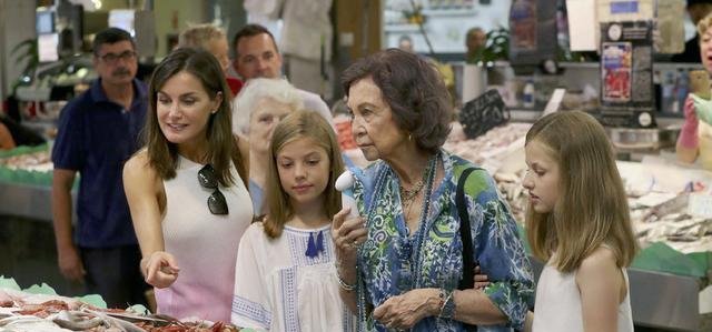 看了莱蒂齐亚王后的高跟鞋，我知道了为什么国王对她死心塌地！