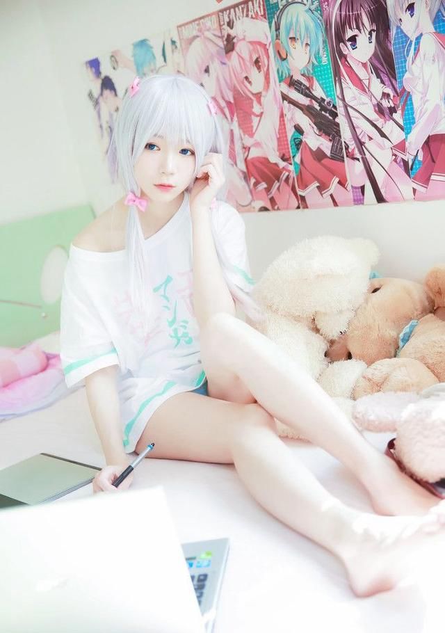 呆萌小姐姐的和泉纱雾cos：裸足美腿，足控福利！