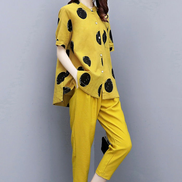 秋天了，连衣裙扔了吧!48岁嫂子穿上这时髦套装，美的无法呼吸