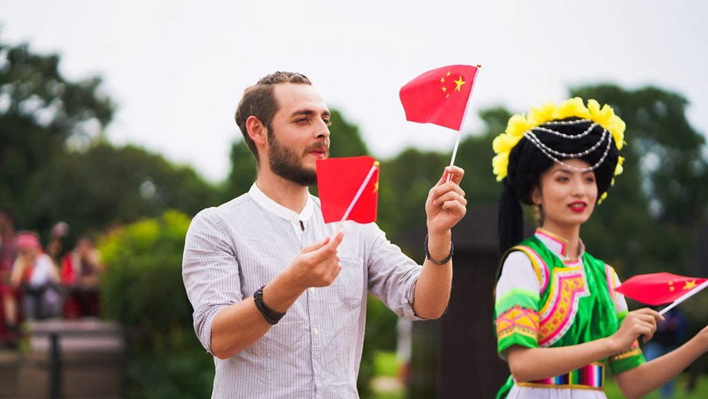 云南举办“快闪”活动献礼新中国成立70周年