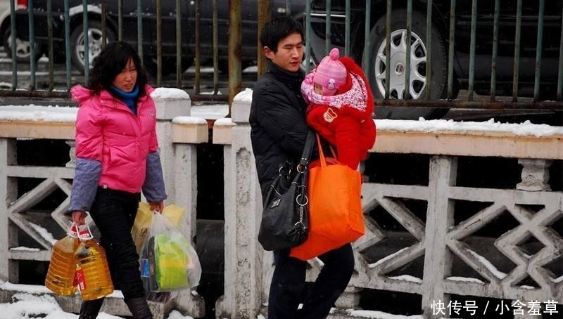  「返乡」年底, “伪城里人”回乡, 却吃不惯农村的席面, 你们遇