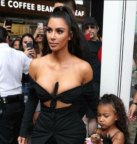 她们五姐妹不单单是时尚圈的名媛，而且穿衣一个比一个会玩