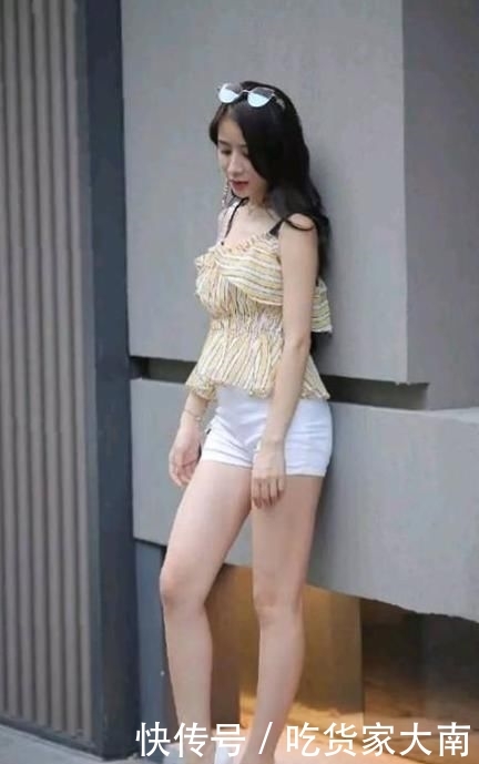 黄色:黄色西装搭配尖头细高跟鞋,由内而外散发出一种优雅的魅力