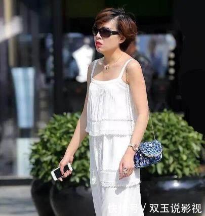 街拍：穿古装出镜的美女，图5这一身走大街上回头率很高吧！