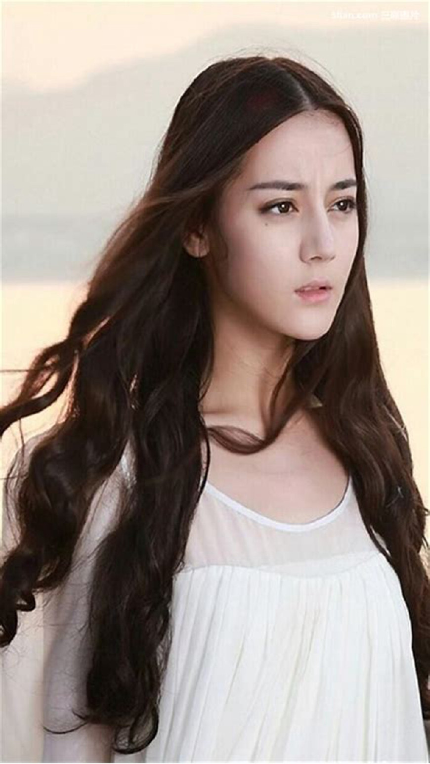 来跟大家说一说《跑男》上面的迪丽热巴的造型有多漂亮吧