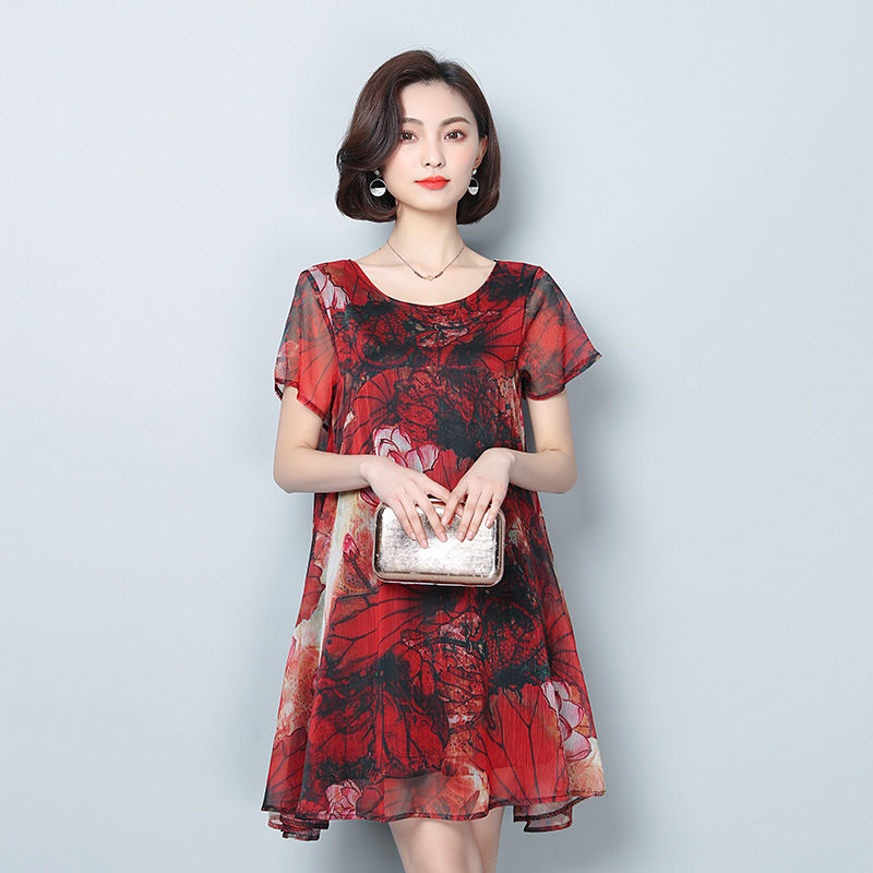 偷偷告诉你，三四十岁女人三伏天一定要这样穿，清新迷人更有魅力